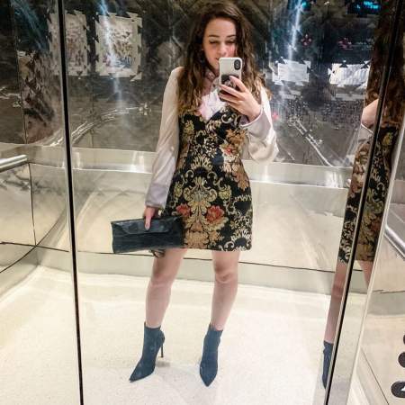 Beautiful pics of Mary Mouser feet & legs
